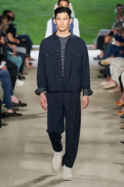 Look 19